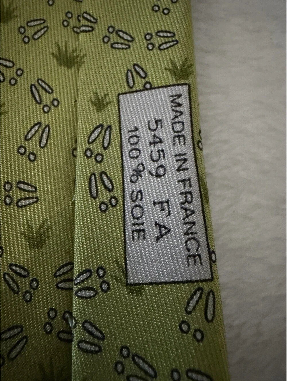 Hermès Paris Tie Green Silk Rabbit Bunny Print 5459 FA Made in France Vtg